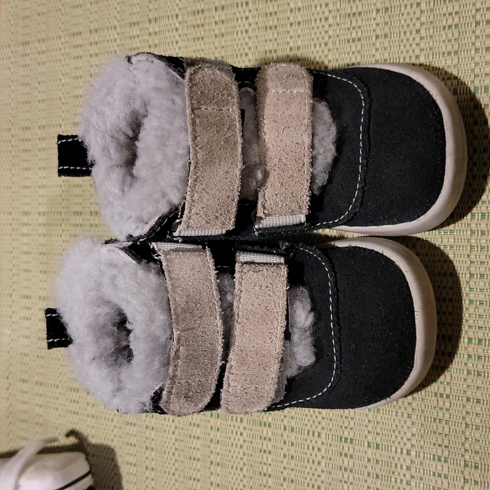 Uggs infant boots